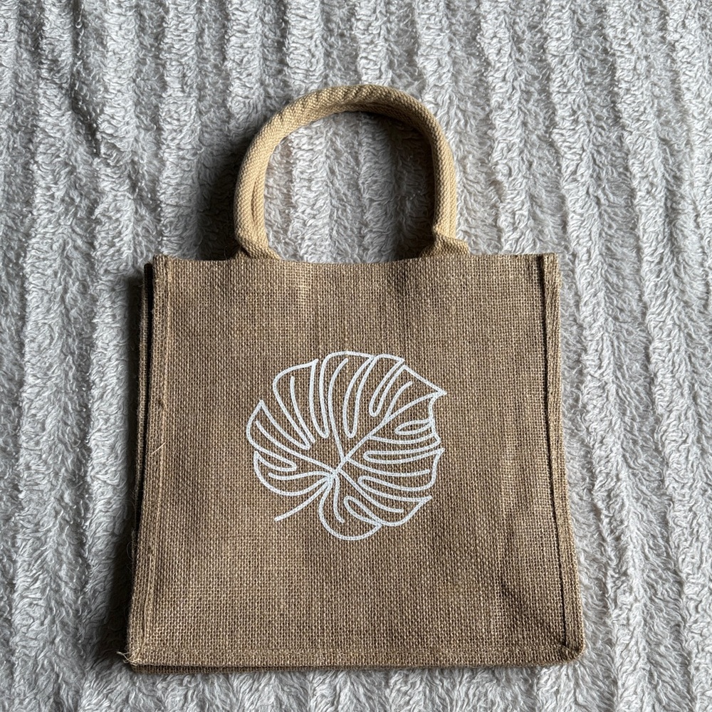 Natural Jute Tote Bag with Leaf Design beach bag perfect for vacation!
